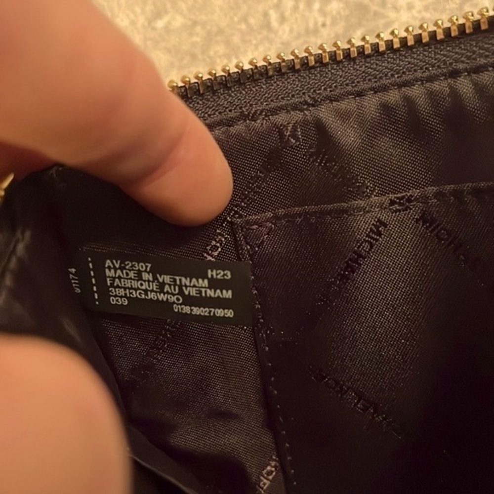 Brand New Michael Kors Large Zippered Clutch Wristlet Black & Gold Jet Set - Picture 14 of 15